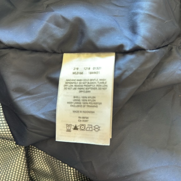 Brand new never worn Columbia navy light weight raincoat. Size large. - Picture 9 of 9